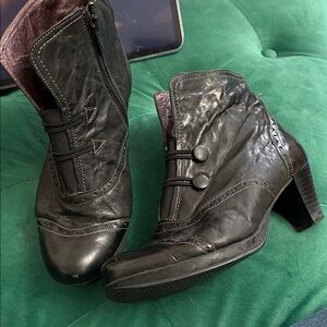 Softwaves Ankle Booties